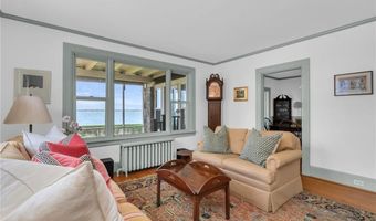 4 Van Zandt Ave, Newport, RI 02840
