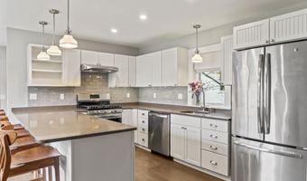7 John St, Belfast, ME 04915