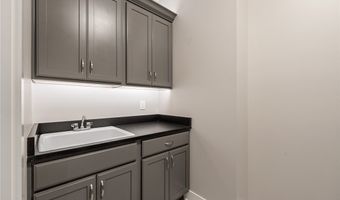 435 Dunwoody Dr, Aurora, OH 44202