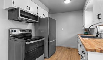 1824 E COLLEGE Ave, Appleton, WI 54915