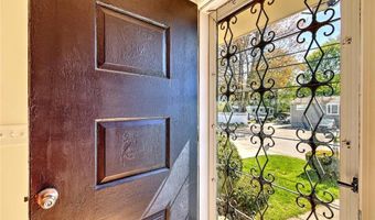 8 Ashby St, Johnston, RI 02919