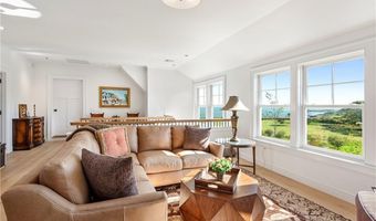 71 Cliff Dr, Narragansett, RI 02882