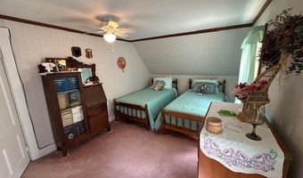 28 Charles St, Belfast, ME 04915