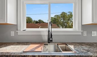 822 W FRANCES St, Appleton, WI 54914