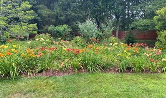 10 Lakeside Dr, Charlestown, RI 02813