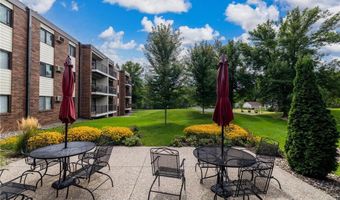 4 Pine Tree Dr 233, Arden Hills, MN 55112