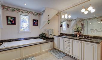 3836 Heron Watch Dr, Akron, OH 44319
