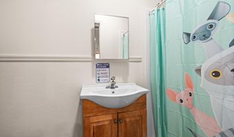 100 Longboat Ave, Beachwood, NJ 08722