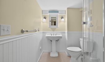 2 Oleander Dr, Clinton, CT 06413