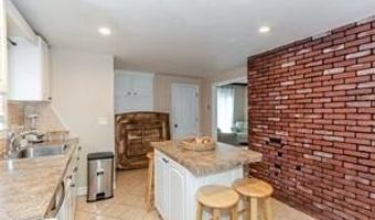 825 Douglas Ave, Providence, RI 02908