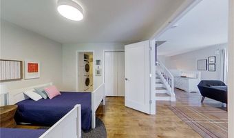 364 Bellevue Ave 5A, Newport, RI 02840