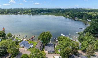 6731 Campau Lake Dr SE, Alto, MI 49302