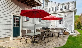 28 Palm Beach Ave, Narragansett, RI 02882