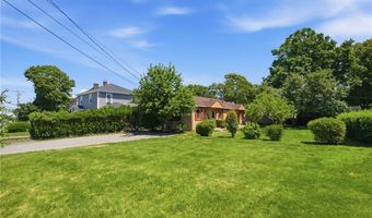 249 W Main Rd, Middletown, RI 02842