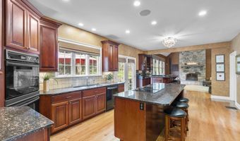 12 Logans Way, Danbury, CT 06811