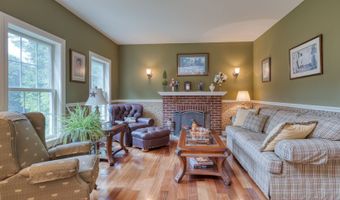 2 Warren Gln, Burlington, CT 06013