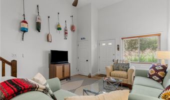 26 W Narragansett Ave 6, Newport, RI 02840