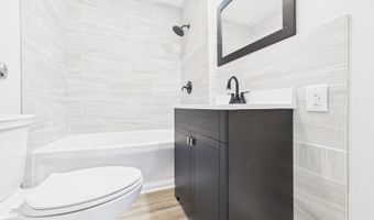 10 W 41st St, Anderson, IN 46013