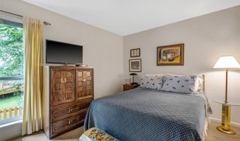 305 Arbor Glen Dr, Ballwin, MO 63021