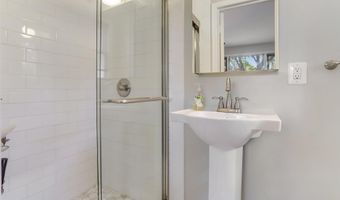 2700 N DINWIDDIE St N, Arlington, VA 22207