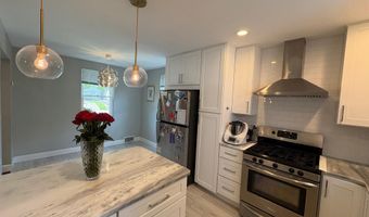 2011 N UPTON St, Arlington, VA 22207