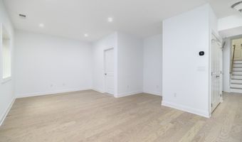 15 E Cross Trl 15, Danbury, CT 06810