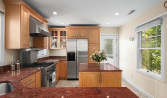 17 E 14TH St, Barnegat Light, NJ 08006