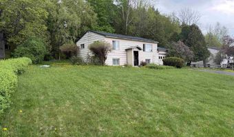 7 Meadow Wood Dr, Barre, VT 05654