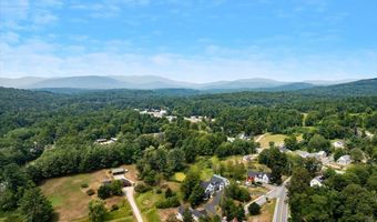 5 Greenhouse Ln, Bradford, NH 03221