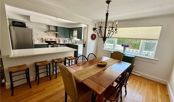 8 Mccormick Rd, Newport, RI 02840