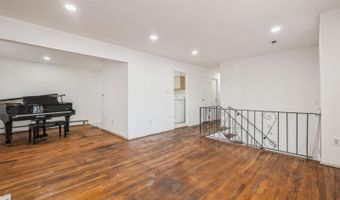 101 Monroe St, Amityville, NY 11701