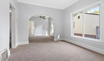 614 S 11th St, Aberdeen, SD 57401