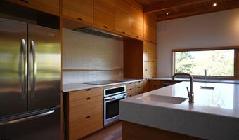 5 Scenic Dr, Ashland, OR 97520