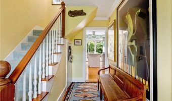 15 Cross St, Newport, RI 02840
