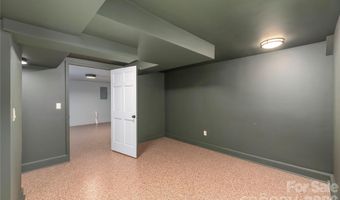 35 McKinney Rd, Asheville, NC 28805