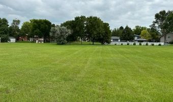 1614 Olive Dr, Aberdeen, SD 57401