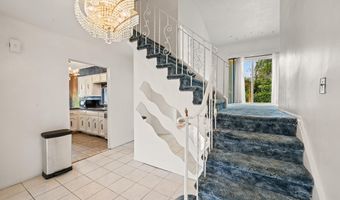 20 Sunshine Ln, Amityville, NY 11701