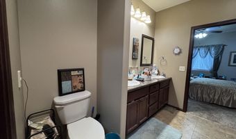 1702 Miller Ln, Aberdeen, SD 57401