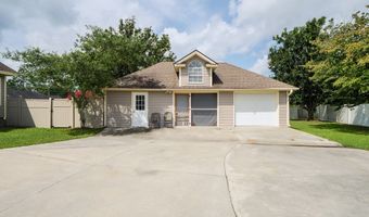 605 Plantation Dr, Adel, GA 31620