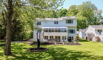 38 N Lake Shore Dr, Brookfield, CT 06804