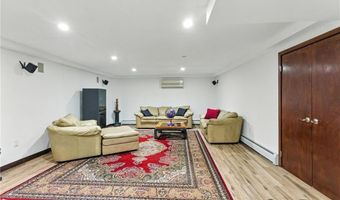 129 Valerie Ct, Cranston, RI 02921