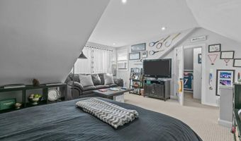 21 Slocum St, Newport, RI 02840