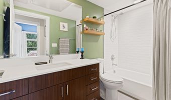 1111 ORREN St NE 207, Washington, DC 20002