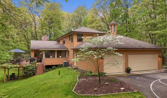 326 Greentree Ln NE, Ada, MI 49301
