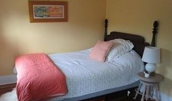 79 Green Ln, Jamestown, RI 02835