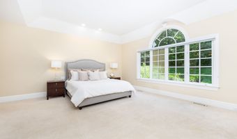 35 Foothills Dr, Avon, CT 06001