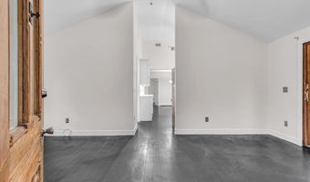 19 CENTER St, Barnegat, NJ 08005