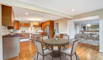 3797 Chimney Hill Dr, Blue Ash, OH 45241