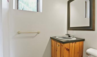 28 Sand Hill Dr, North Kingstown, RI 02852
