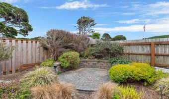 975 OCEAN Dr, Bandon, OR 97411